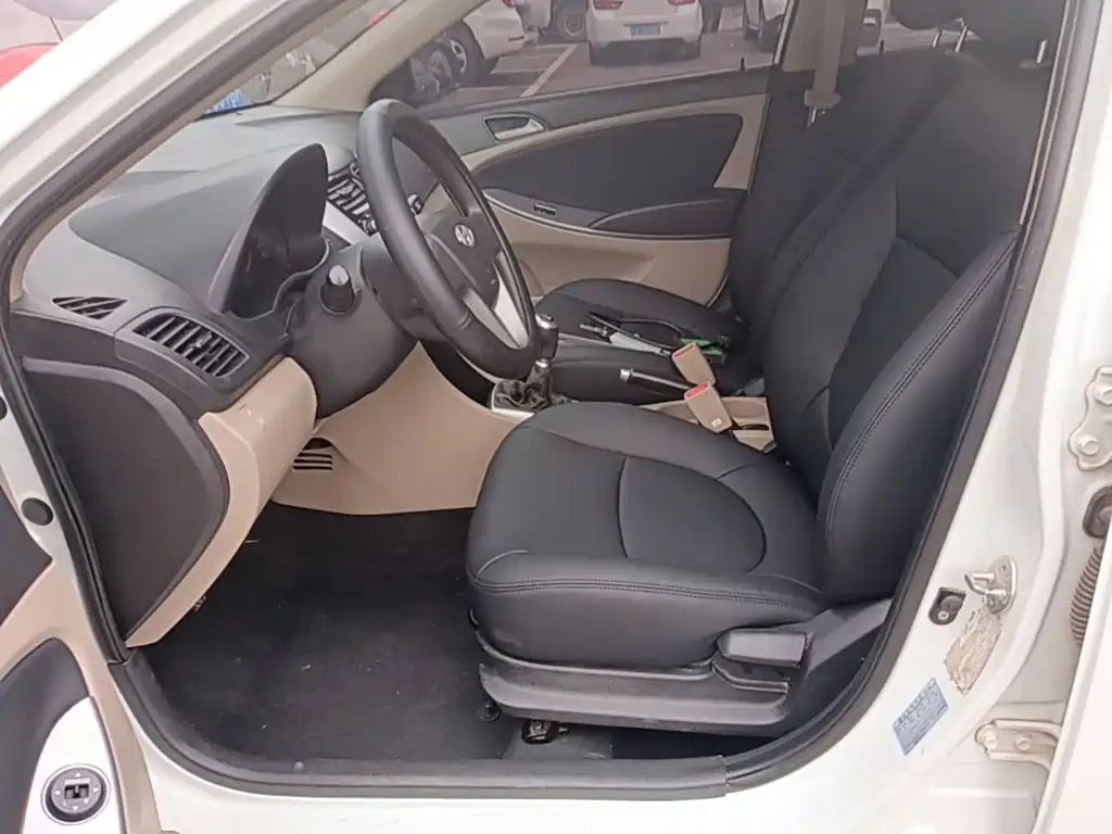 Hyundai Verna 2015 — фото 15