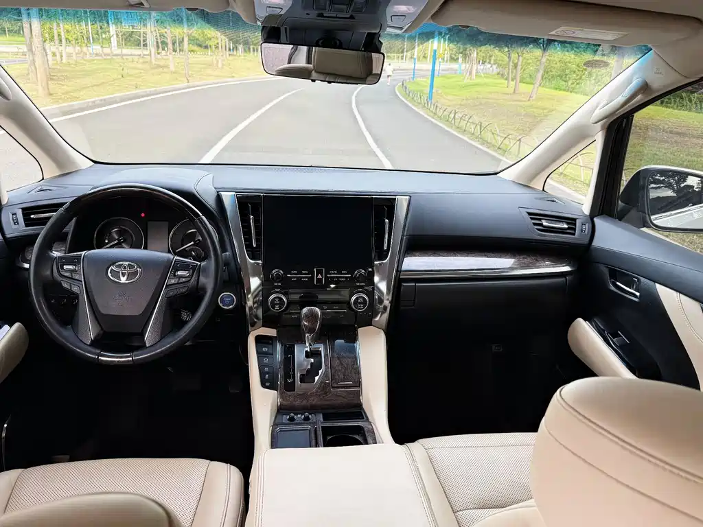 Toyota Vellfire 2022 — фото 12