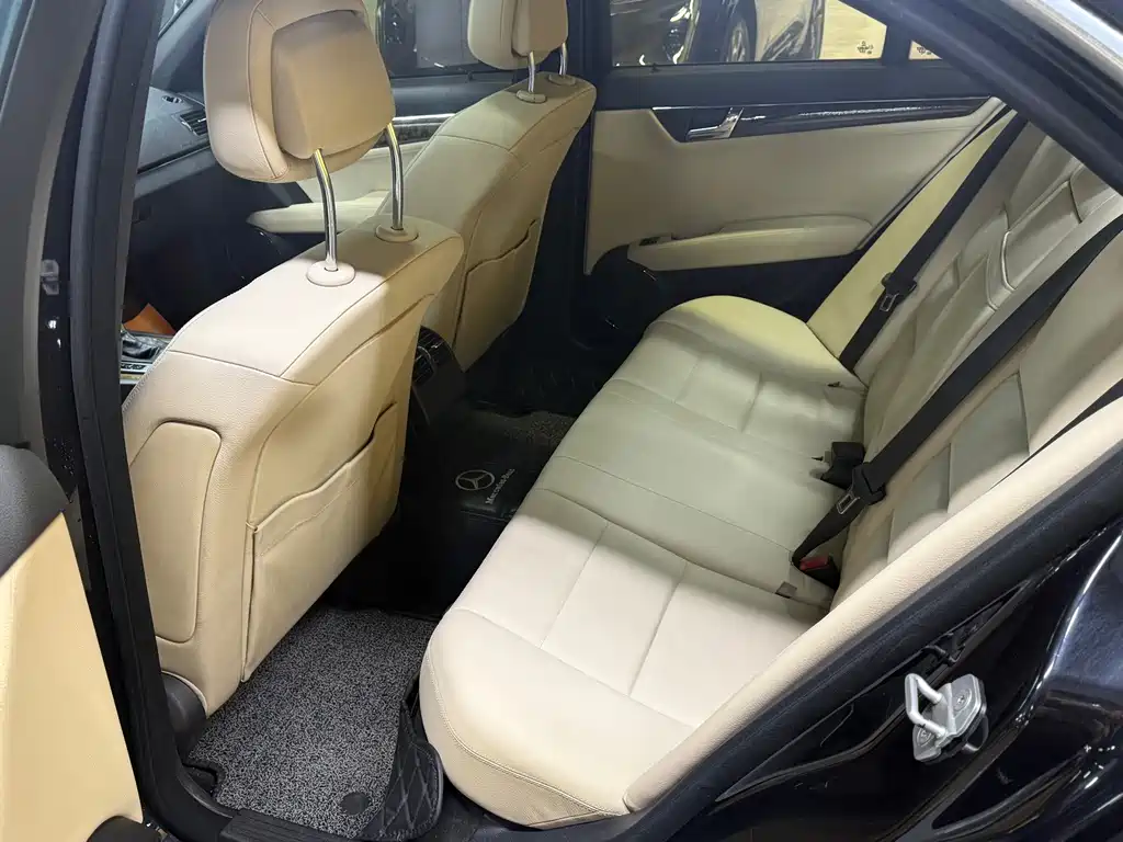 Mercedes-Benz C-Class 2012 — фото 15
