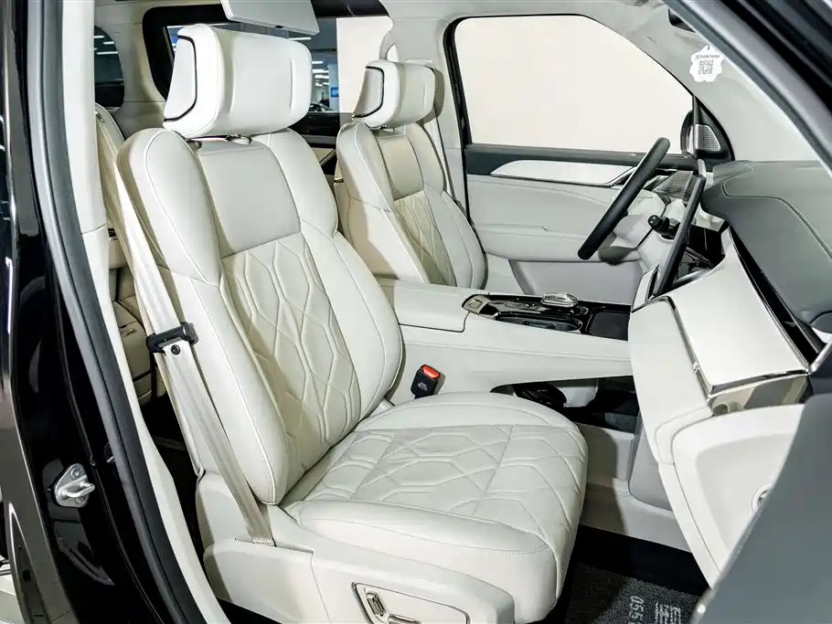 Volvo EM90 2025 — фото 23
