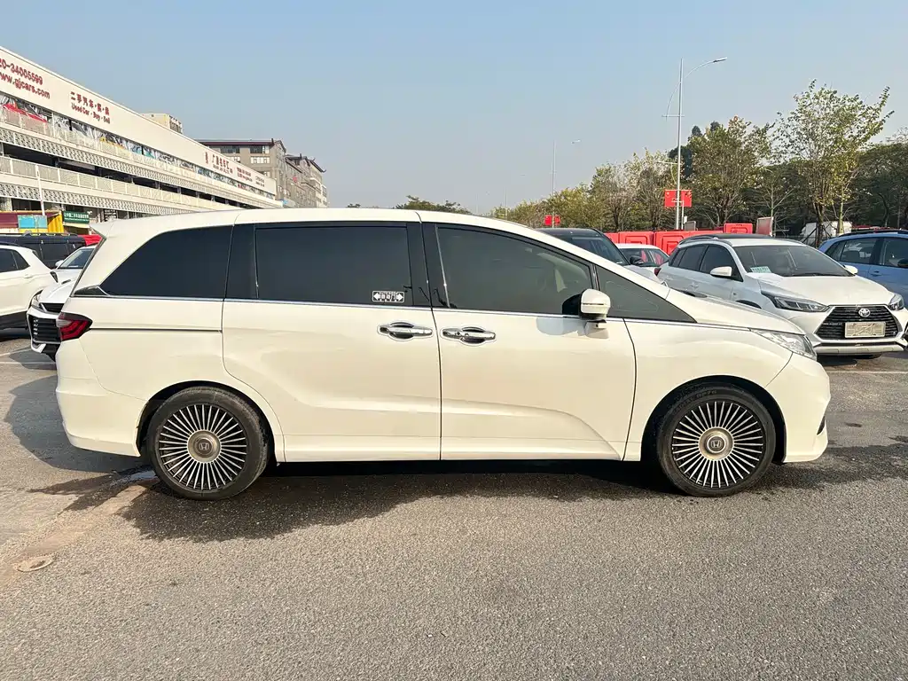 Honda Odyssey 2018 — фото 17