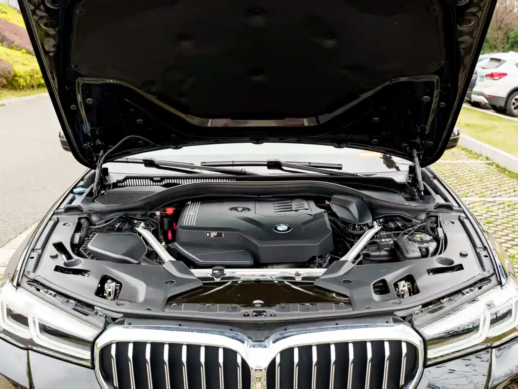 BMW 5 Series 2021 — фото 15