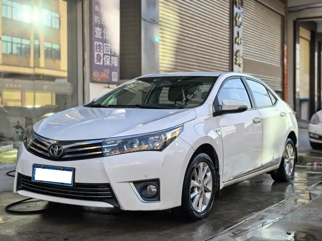 Toyota Corolla 2015 — фото 1
