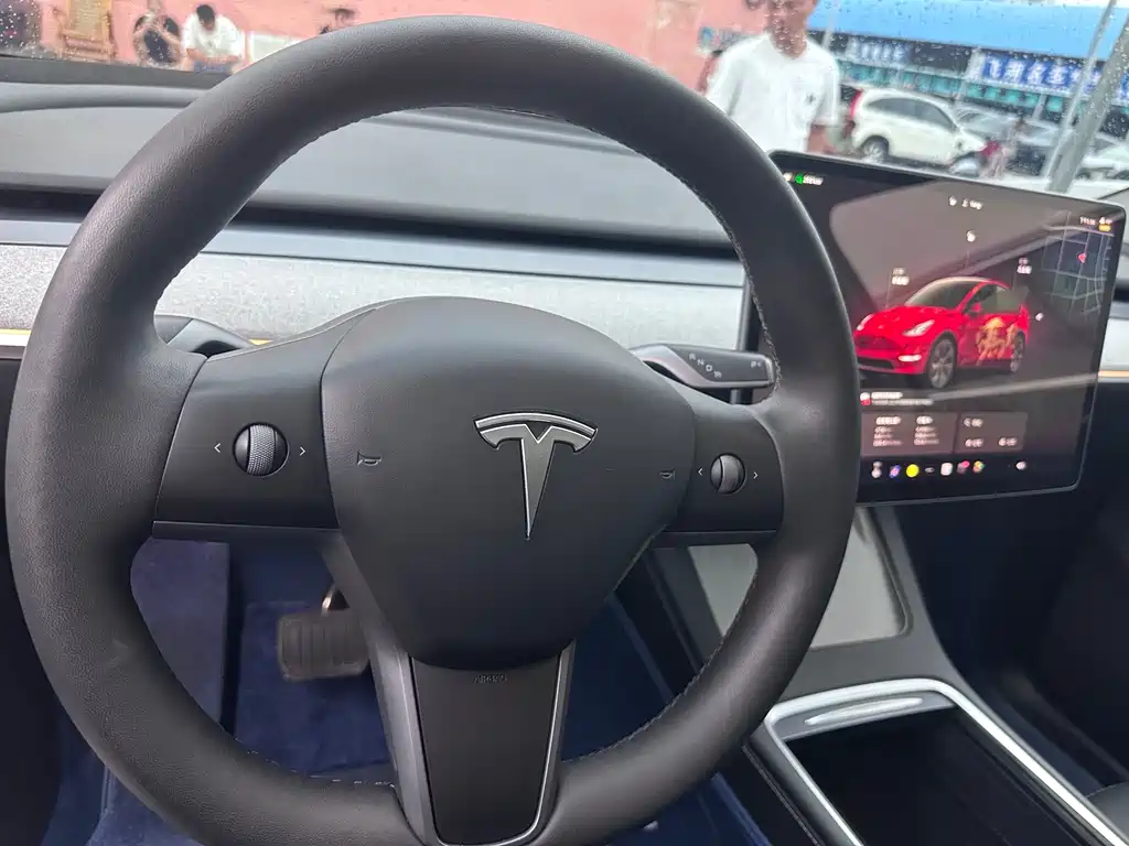 Tesla Model Y 2024 — фото 15