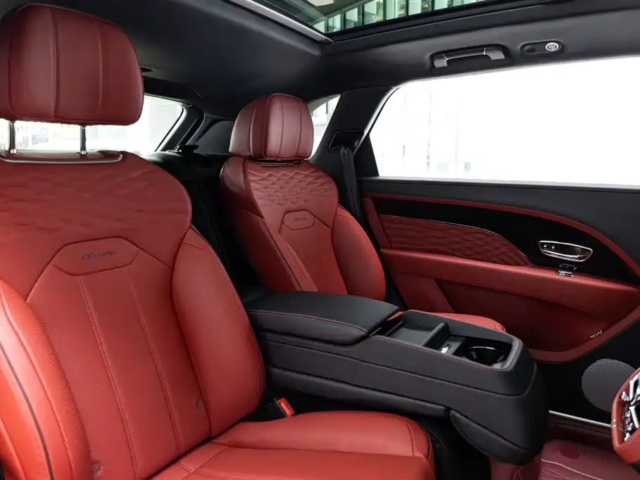 Bentley Bentayga 2023 — фото 14