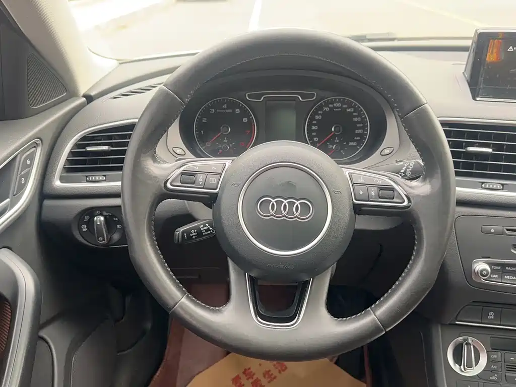 Audi Q3 2015 — фото 17