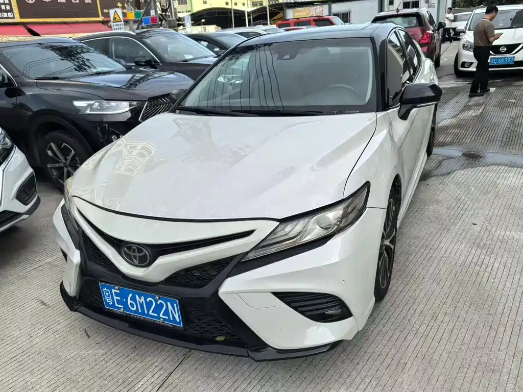 Toyota Camry 2021 — фото 1