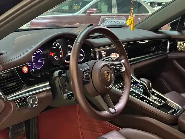 Porsche Panamera 2021