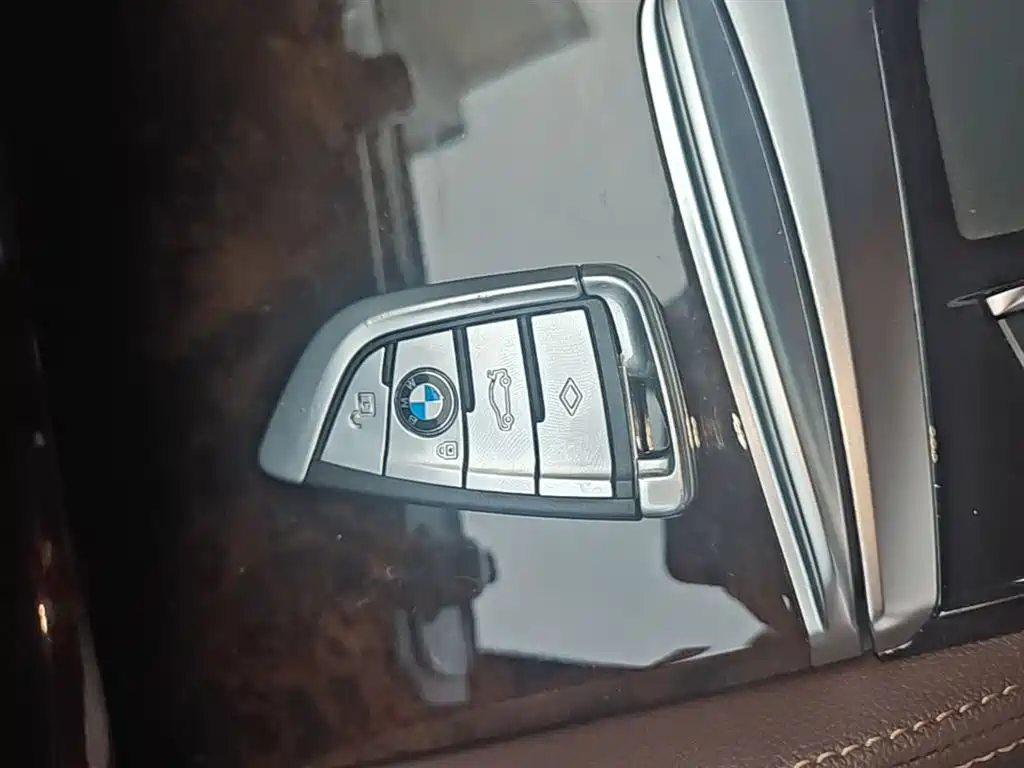 BMW 5 Series 2020 — фото 9