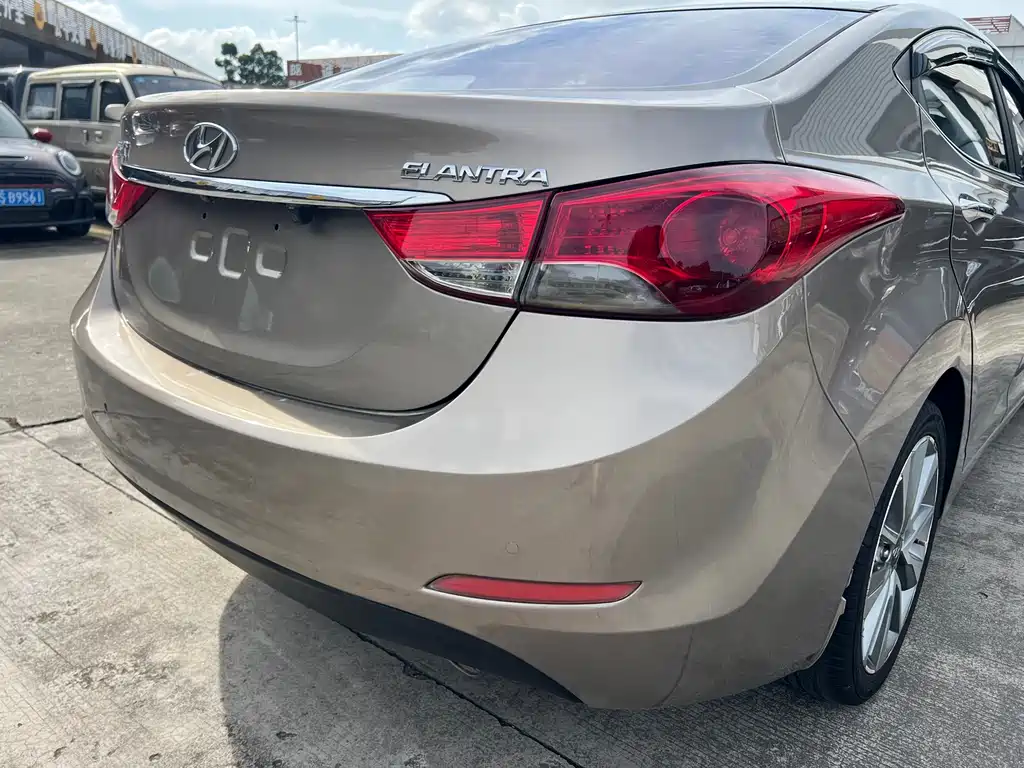 Hyundai Elantra Langdong 2015 — фото 15