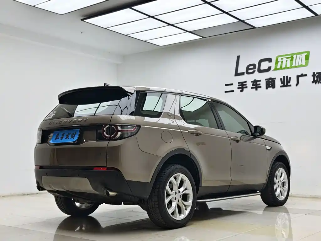 Land Rover Discovery Sport 2017 — фото 17