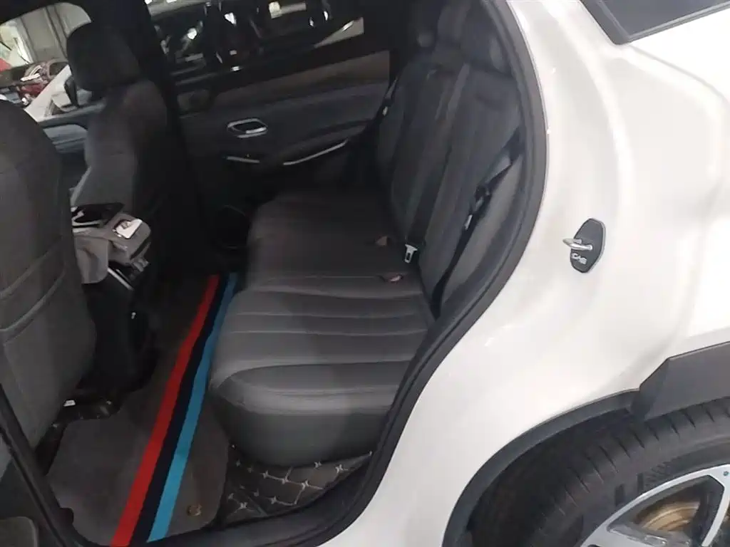 BYD L DM-i 2025 — фото 17