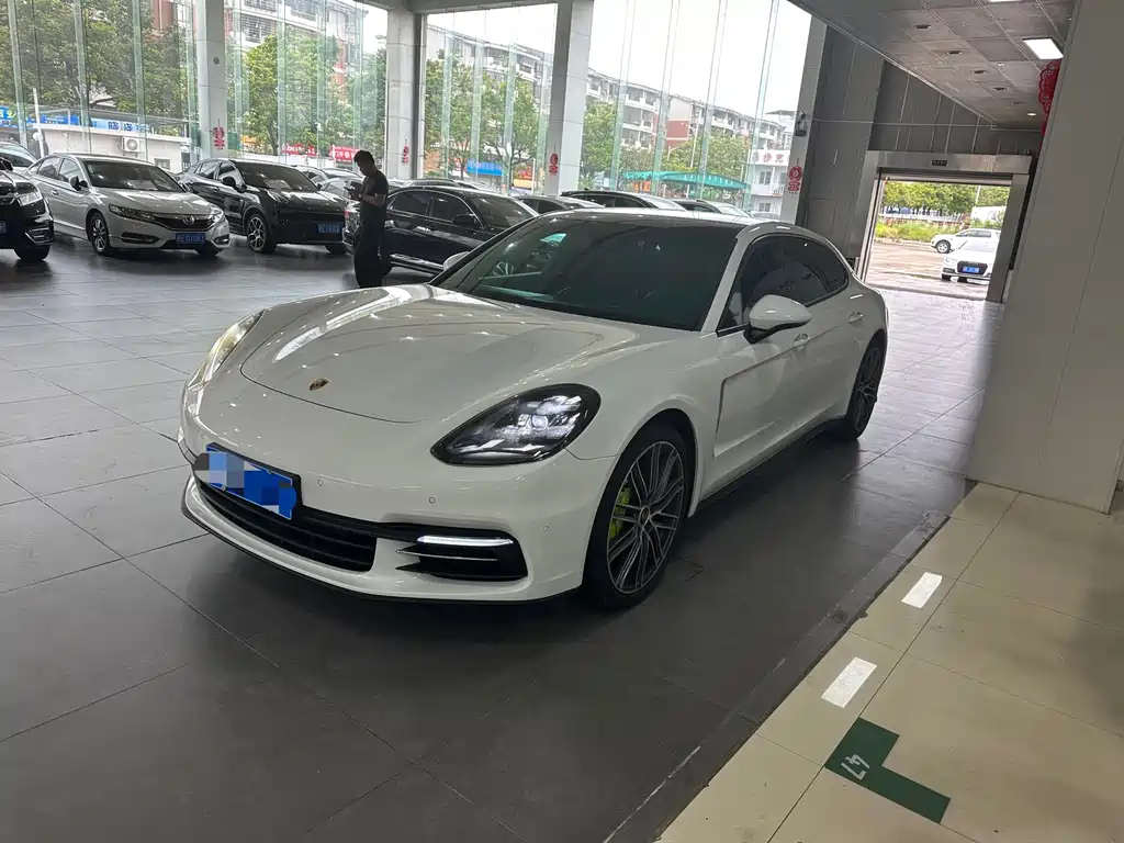 Porsche Panamera 2017 — фото 1