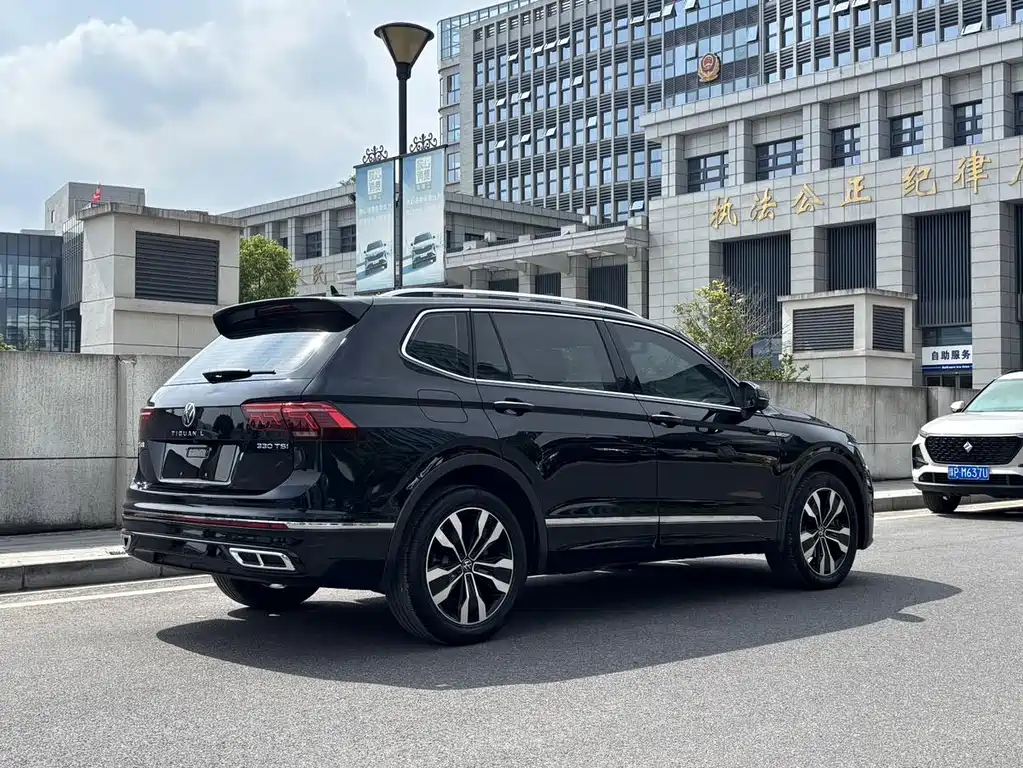 Volkswagen Tiguan L 2023 — фото 8