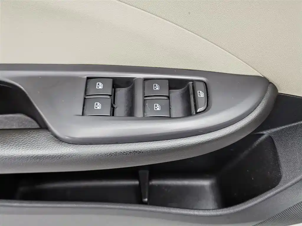 Buick Excelle 2015 — фото 9