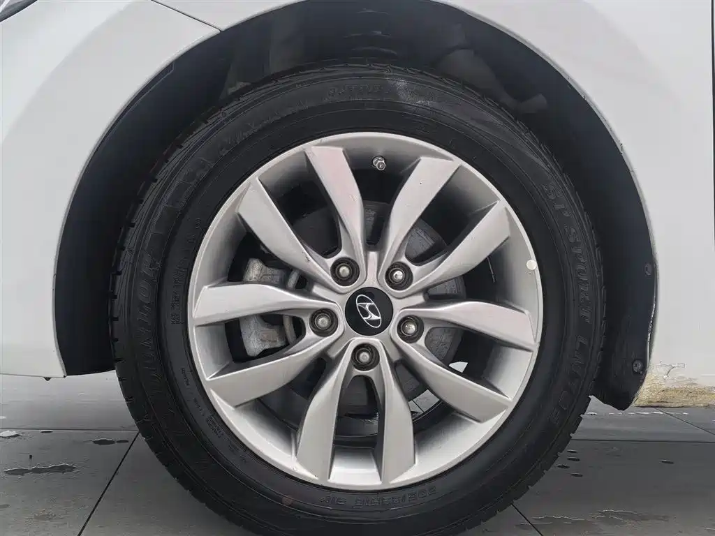 Hyundai Elantra Langdong 2016 — фото 17