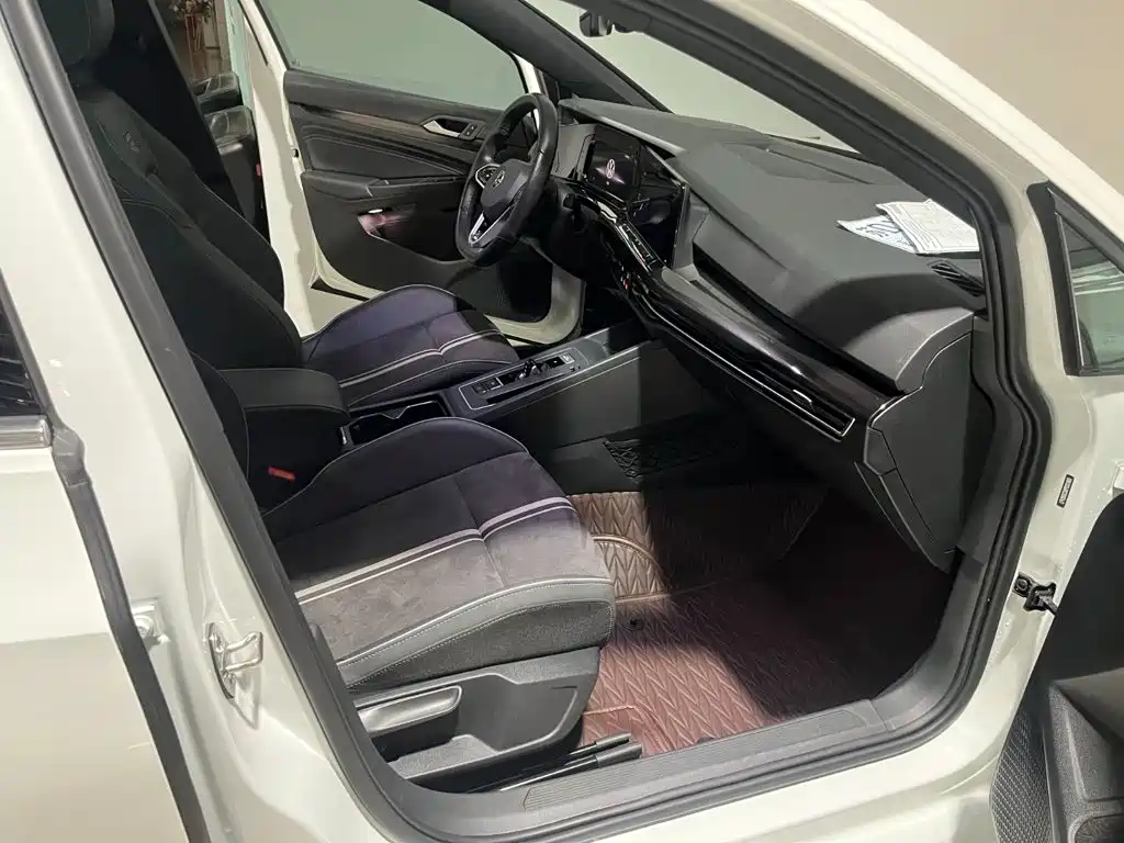 Volkswagen Golf 2023