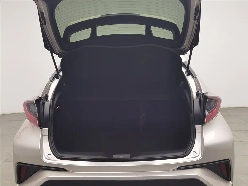 Toyota C-HR 2019 — фото 16