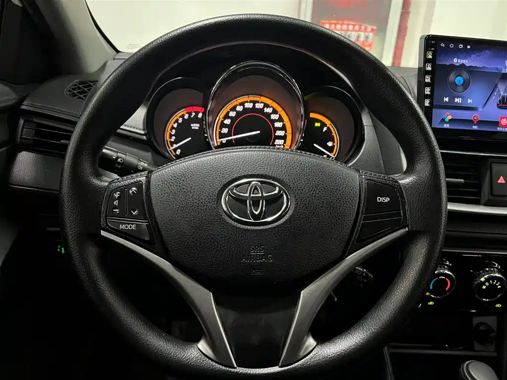 Toyota Yaris L 2022 — фото 12