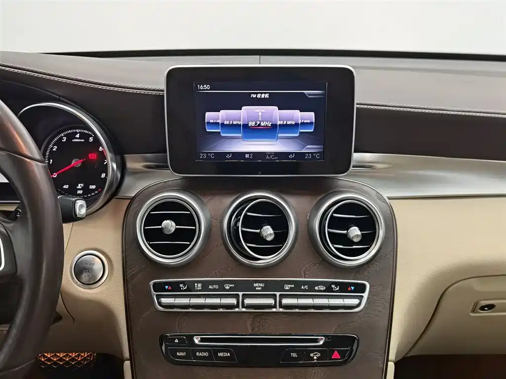 Mercedes-Benz GLC 2017 — фото 12