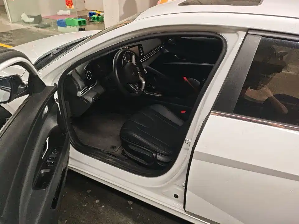 Hyundai Elantra 2024