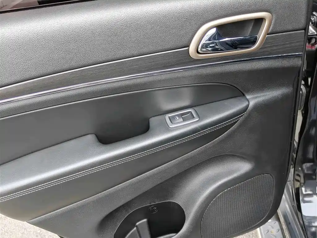 Jeep Grand Cherokee 2015 — фото 9