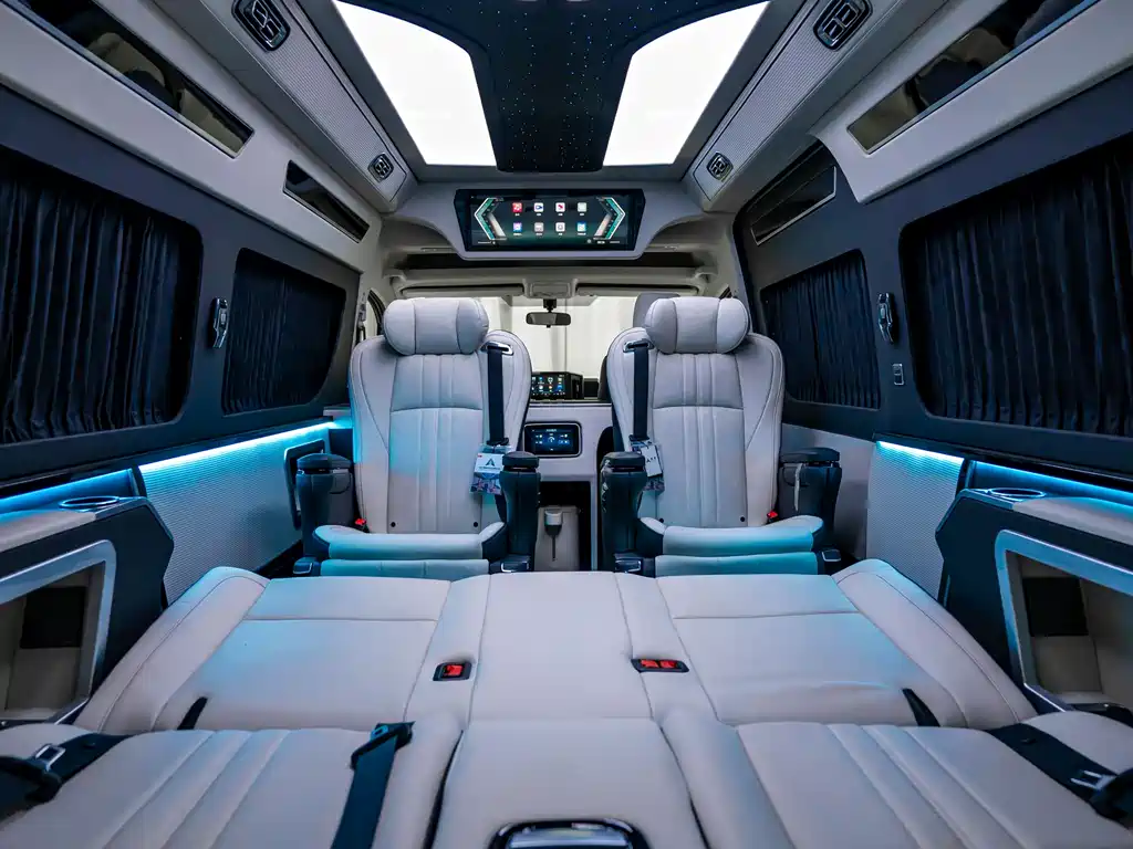 Toyota Hiace — фото 26