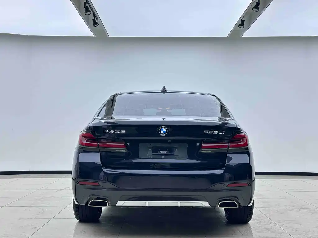 BMW 5 Series 2021 — фото 13