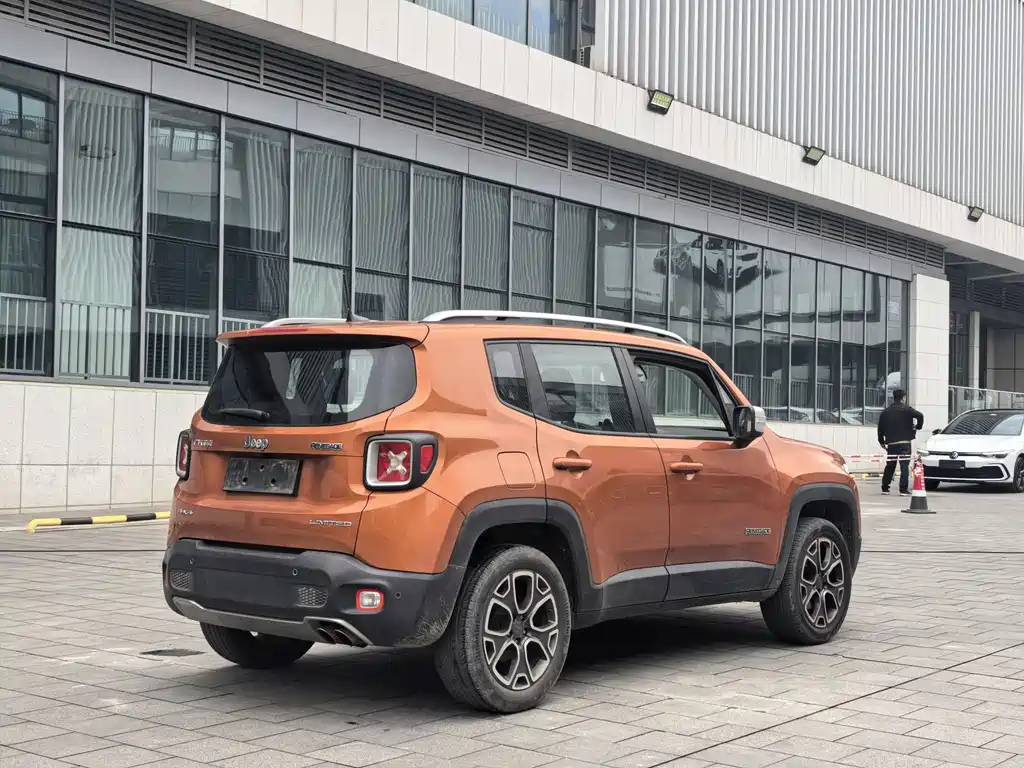 Jeep Renegade 2017 — фото 17