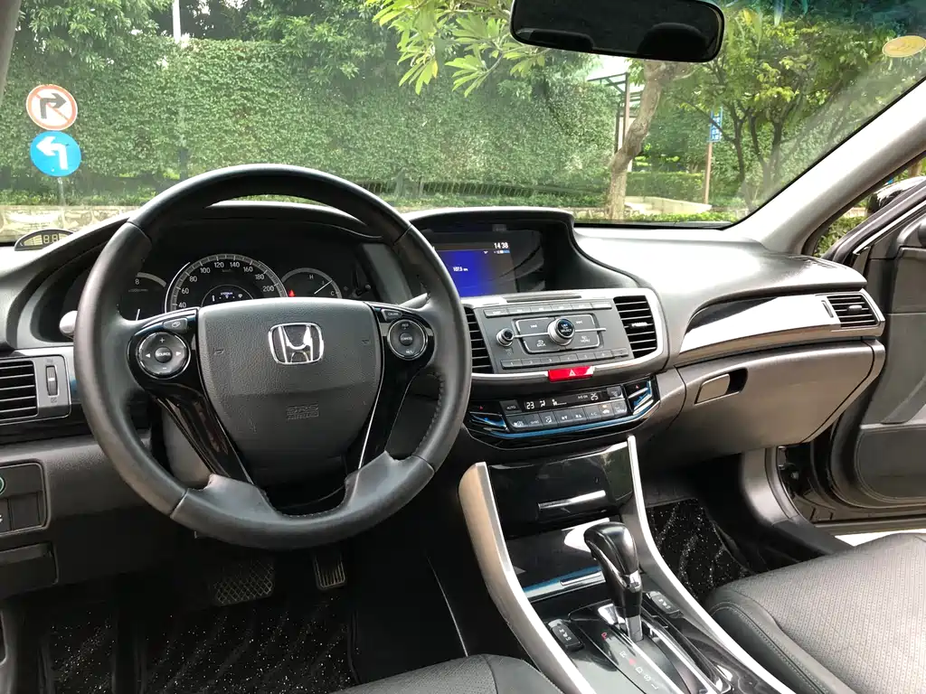 Honda Accord 2018 — фото 16