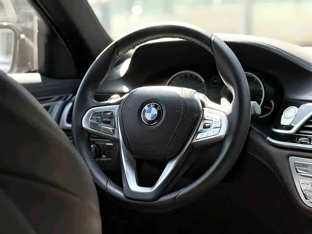 BMW 7 Series 2017 — фото 5