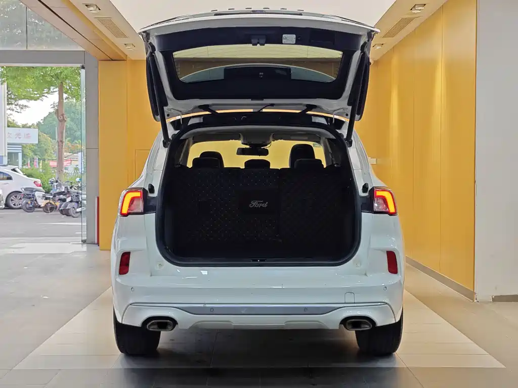 Ford Escape 2020 — фото 28
