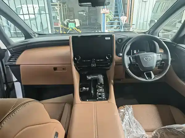 Toyota Vellfire 2024