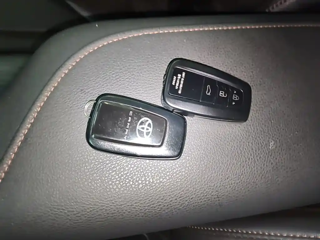Toyota Camry 2023 — фото 15