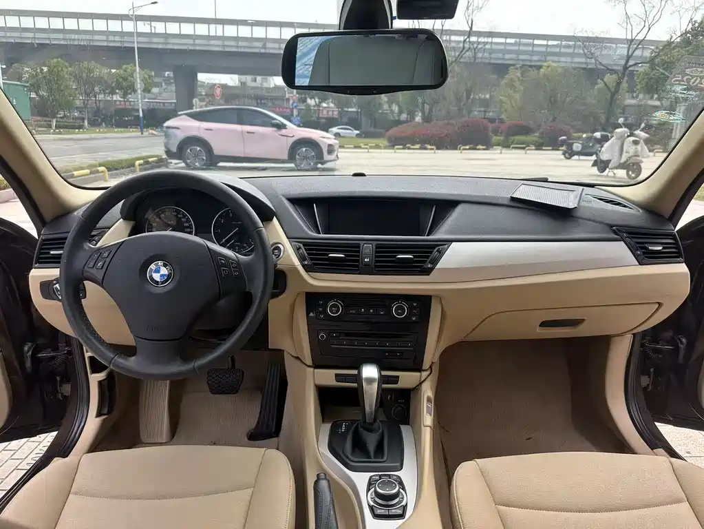 BMW X1 2014 — фото 16