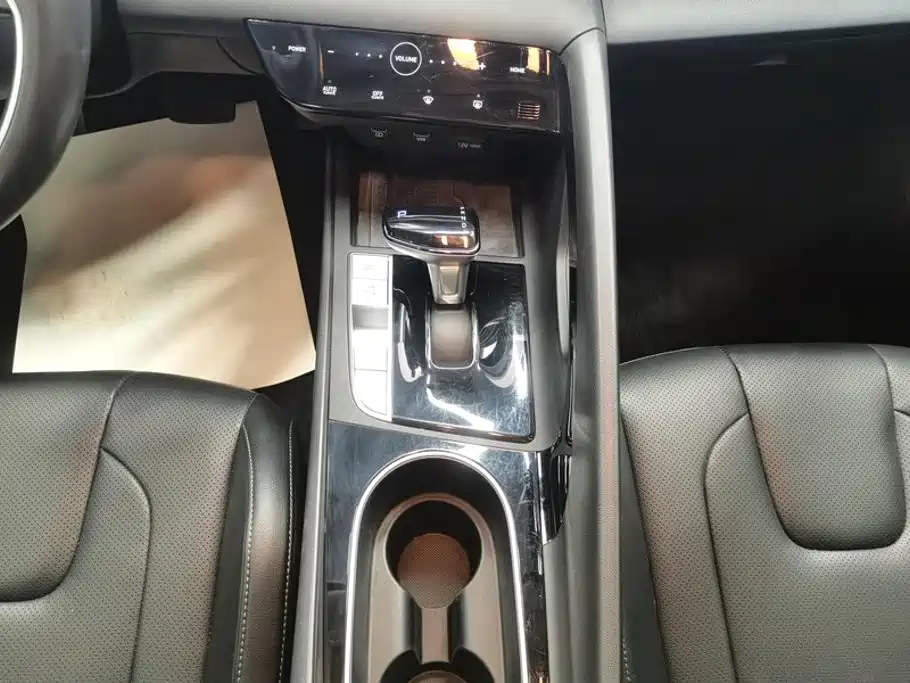 Hyundai Elantra 2020 — фото 16