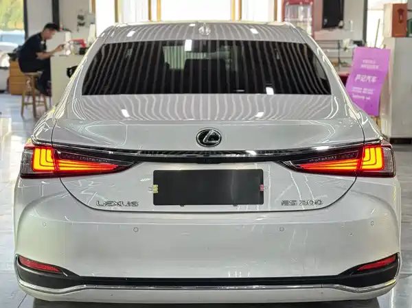 Lexus ES 2024