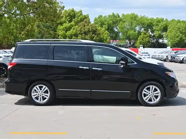 Nissan Quest 2015