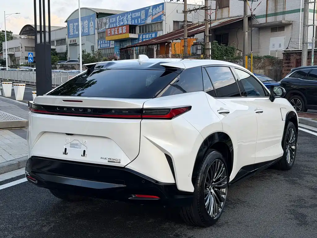 Lexus RZ 2023 — фото 13
