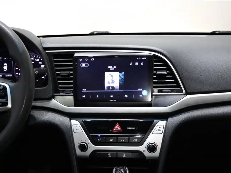 Hyundai Elantra 2019 — фото 14