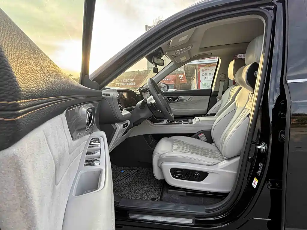 GAC Motor Trumpchi GS8 2022 — фото 3
