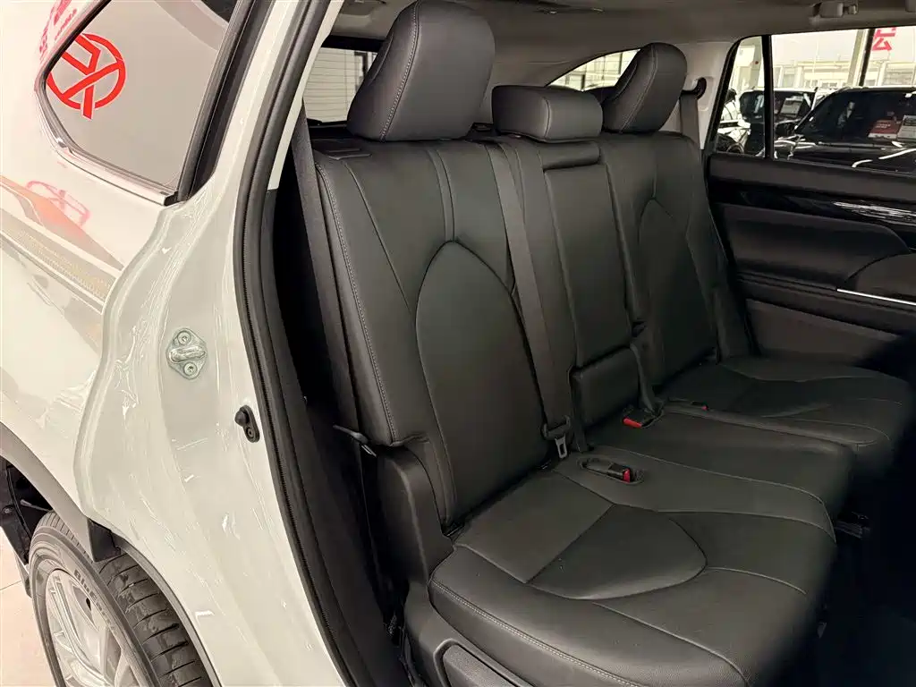 Toyota Highlander 2024 — фото 16