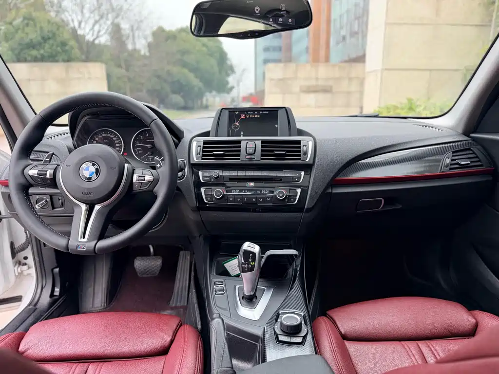 BMW 1 Series 2018 — фото 6