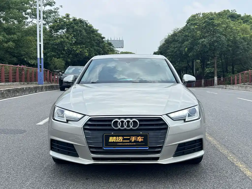 Audi A4L 2017 — фото 1