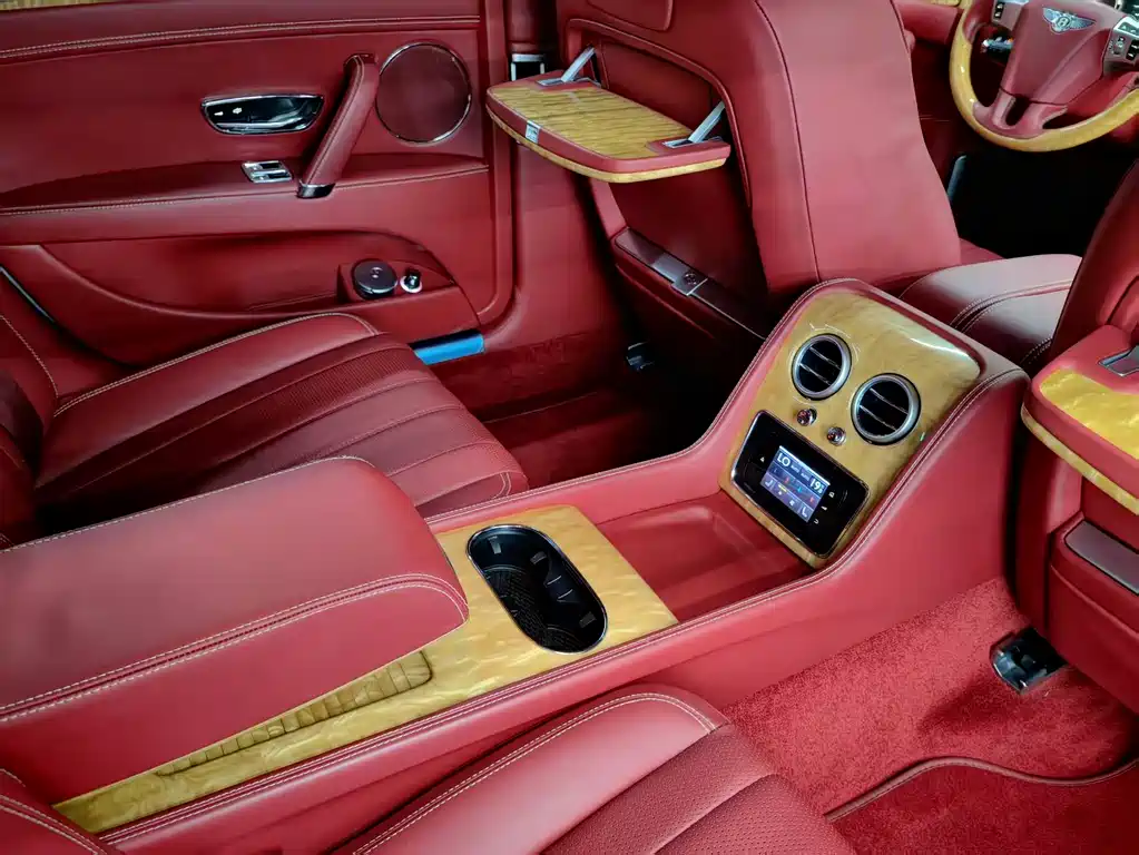 Bentley Flying Spur 2017 — фото 11