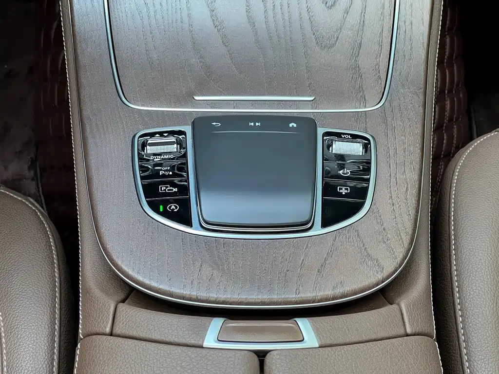 Mercedes-Benz E-Class 2022 — фото 18