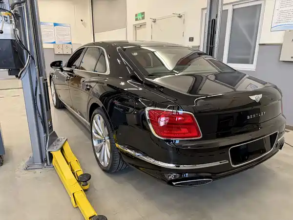 Bentley Flying Spur Plug-In Hybrid 2026