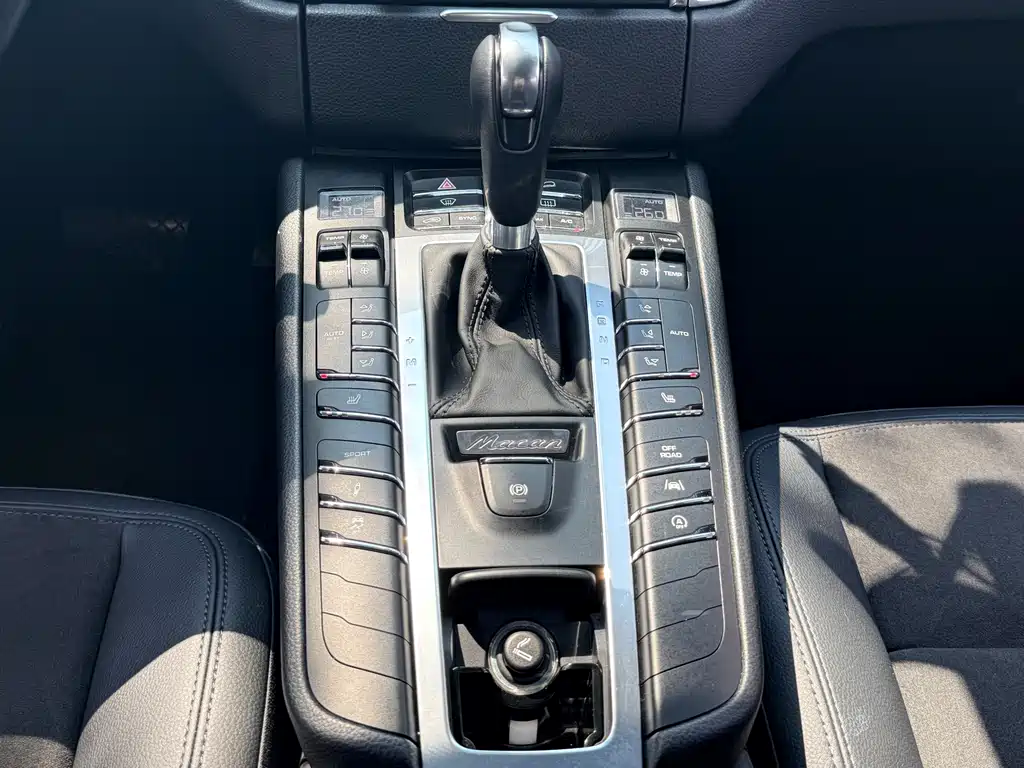 Porsche Macan 2018 — фото 19