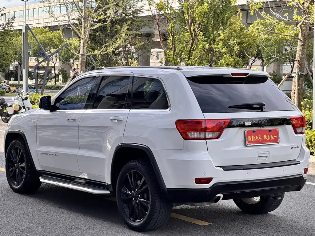 Jeep Grand Cherokee 2012 — фото 23