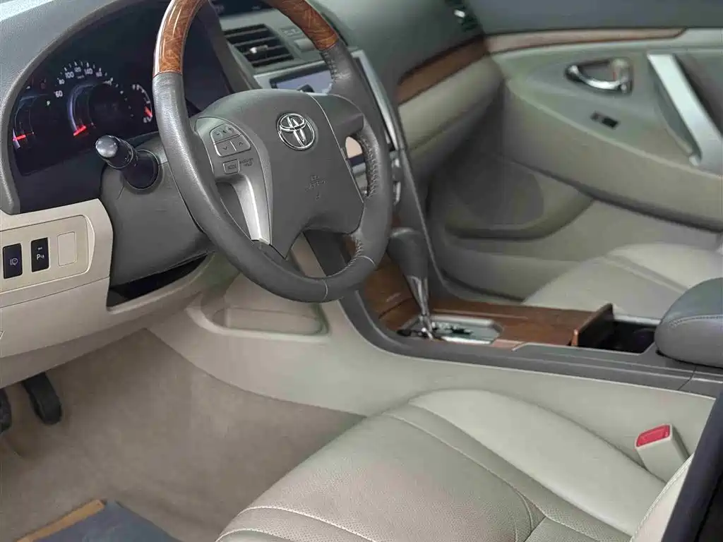 Toyota Camry 2011 — фото 4